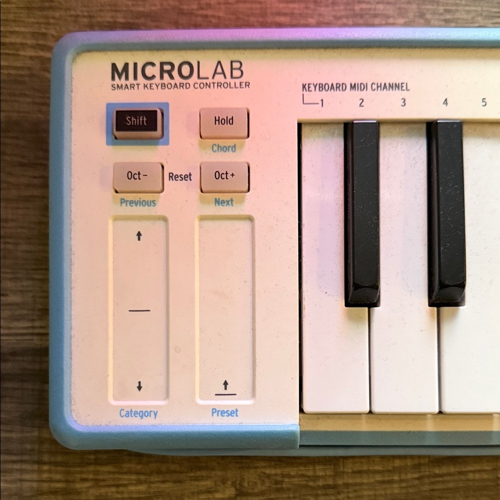 MicroLab Blue MIDI Controller - Picture 2 of 5